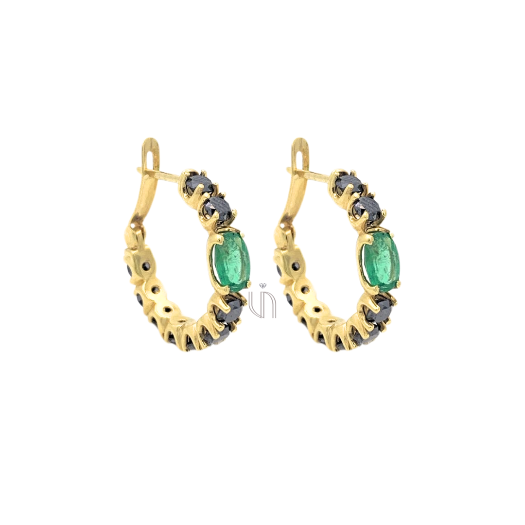 Brinco Argola de Diamantes Negros com Esmeralda Oval em Ouro Amarelo 18k