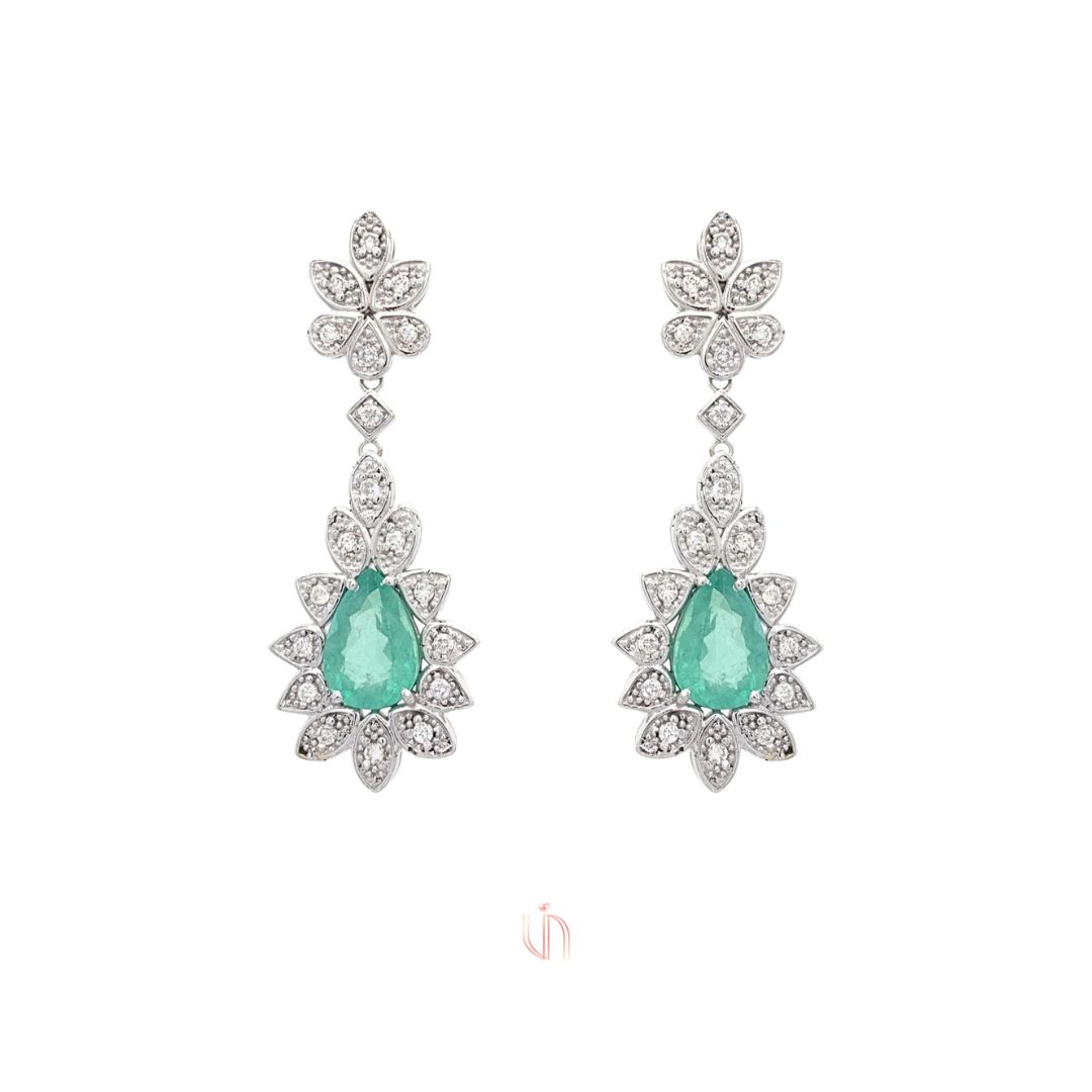 Brinco Floral Gota de Esmeralda com Diamantes em Ouro Branco 18k